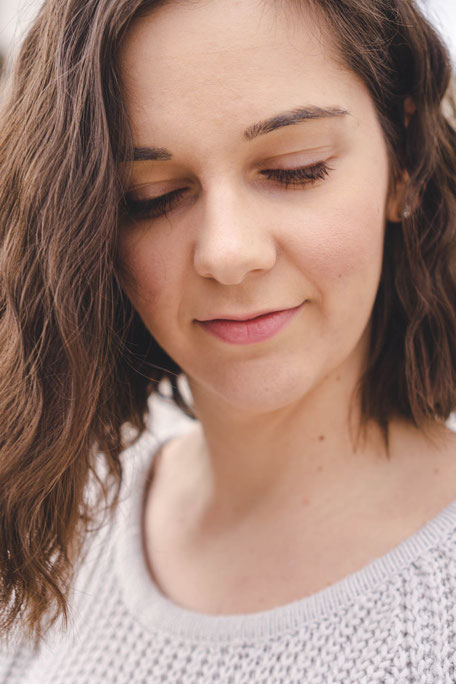 Portrait eines weiblichen Models mit natürlichem Licht