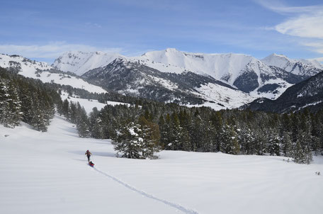 Randonnée raquettes dans les Pyrénées, dans la région du Val d'Aran