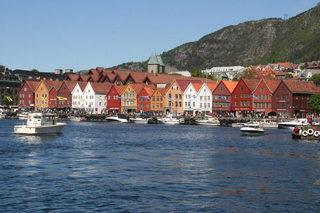 bunte Holzhäuser in Norwegen