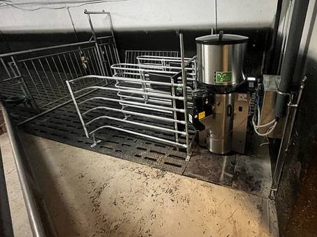 Anlage mit Saugschlauch-Begleitheizung, um mit der passenden Milch Temperatur zu versorgen.