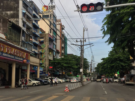 ヤンゴン市内　マハンドーラー通り（チャイナタウン）