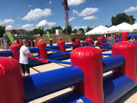 Menschenkicker Human Table Soccer Tischkicker Verleih Eventmodule Fußballmodule Fußball Kicker mieten