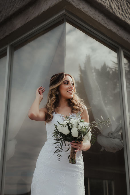 carlos-j-correa-fotografo-bodas-quito-destino-Casa-San-Juan-cumbaya-vestido-ramo-novia