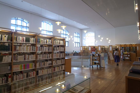 京都府立図書館 写真 / 1階閲覧室