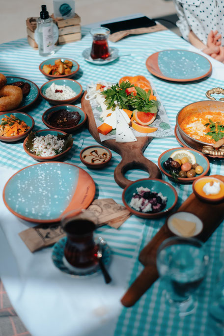 Symbolbild Essen teilen, Photo by Ahmed from Pexels