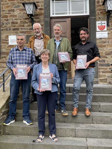 v.l. Wilfried Meitzner, Werner Geißler (1. Vorsitzender GVU), Gisela Meitzner, Wolfgang Ruland mit Daniel Schmitz (1. Beigeordneter der Stadt Unkel)