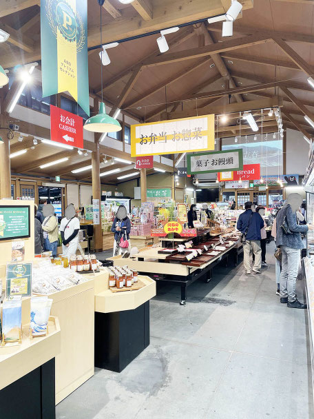 道の駅阿蘇回遊しやすい導線設計 ・目を引くPOP・照明演出