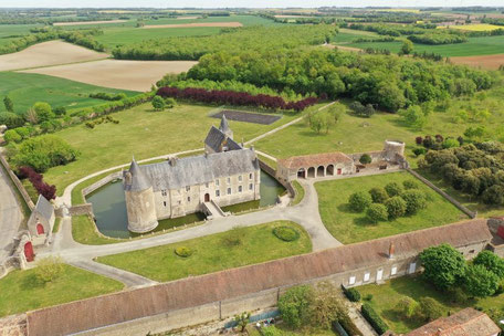 Vue aérienne sud - Château de Saveilles - Château fort Charente - Saveille - Visite de château groupe - Château à visiter en Charente - Visite château en famille - Charente - Visite guidée - Sortir en famille - Château de la Renaissance - Chateau Charente