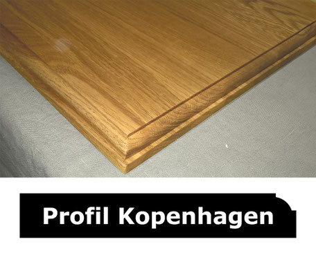 Eine Holzfensterbank aus Eiche mit einem weiteren spezifischem Profil, das ein skandinavisches, klares Design hat, welches durch seine Schlichtheit und Funktionalität besticht - unser Bestseller