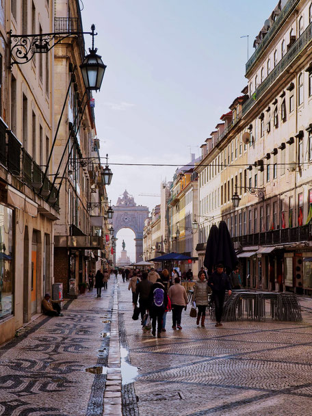 Rua Augusta and the Arco in the background