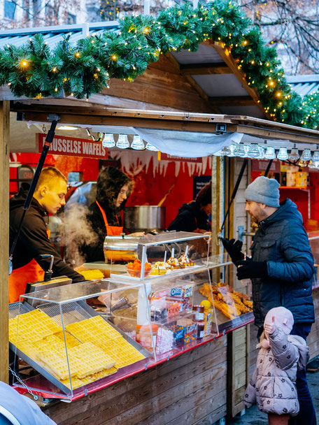 Groenplaats, Wooden stalls, Gluwhein, Antwerp Christmas Market, Winter in Antwerpen, Kerstmarkt Antwerpen, Marché de Noël d'Anvers, Antwerpen, Antwerp, Anvers