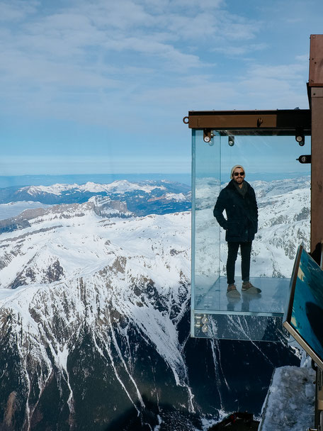 Step into the void, Pas dans le vide, Aiguille du Midi, Chamonix (French Alps, Alpes françaises)