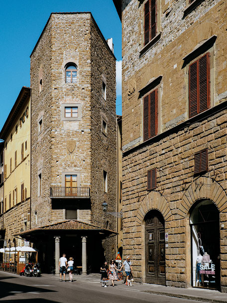 Beautiful medieval building in Via dei Benci