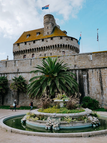 Grand Place, Mairie, Town Hall, Ramparts, Saint-Malo, Bretagne, Brittany