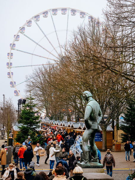Het Steen, Steinplein, Ferrys wheel, Antwerp Christmas Market, Winter in Antwerpen, Kerstmarkt Antwerpen, Marché de Noël d'Anvers, Antwerpen, Antwerp, Anvers