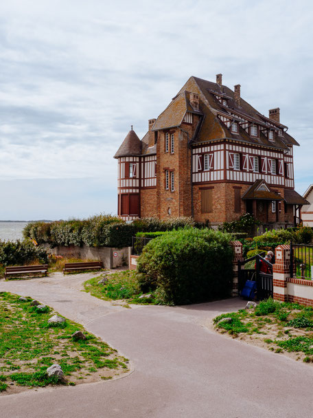 Beautiful villa by the beach