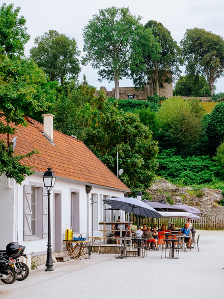 La Buvette and the Porte Jeanne d'Arc in the background