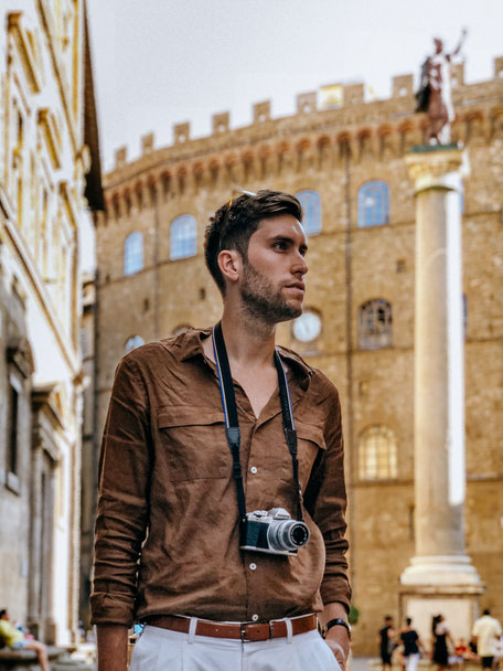 Thomas posing in front of the Piazza di Santa Trinita
