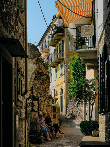 Get lost in the old town of Corniglia!