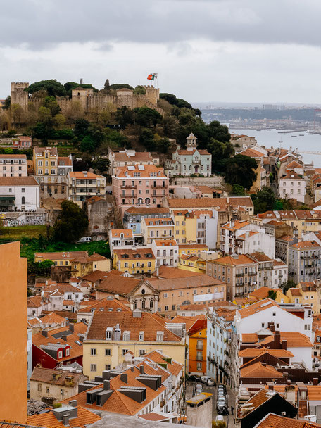 Miradouro da Graça offers a view of Castelo São Jorge
