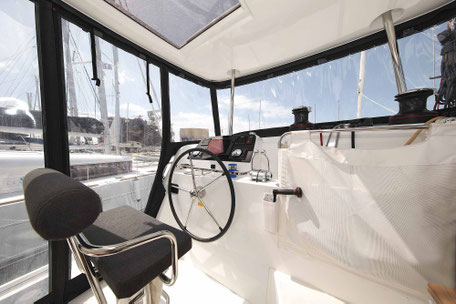 Katamaran, Lagoon 42, Katamaran Lagoon 42, Steuerstand, Charter, Katamarantraining, Skippertraining, Segeltörn, Seemeilentörn, Segelurlaub, Familiensegeln, Hochseesegeln, Charter Kanaren, Charter Kroatien