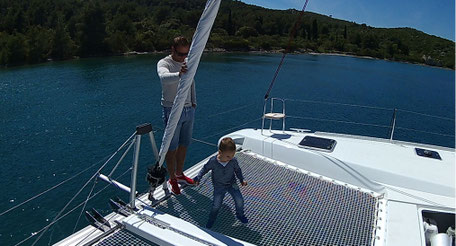 Katamaran Trampoli, Katamaran Mieten, Katamaran Yacht Charter, Katamaran Yacht Chartern, Katamaran Segelurlaub, Katamaran Mitsegeln, Katamatan Hochseesegeln, Katamaran Training, Katamaran Lagoon 42, Katamaran Familienurlaub, Katamaran Segeln
