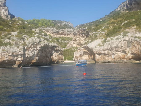 Stiniva Schlucht, Katamaran Segelurlaub, Katamaran Urlaubsegeln, Katamaran Segeltörn, Katamaran Segelreisen, Katamaranreisen, Katamaran Segelferien, Katamaran Familienfreudnen, Katamaran Abenteuer, Katamaran Familiensegeln, Katamaran Familienurlaub,   