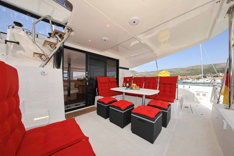 Katamaran, Lagoon 42, Segeltörn, Seemeilentörn, Segelurlaub, Familiensegeln,Katamaran Lagoon 42, Cockpit, Charter, Katamarantraining, Skippertraining, Hochseesegeln, Charter Kanaren, Charter Kroatien