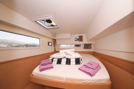 Segeltörn, Seemeilentörn, Segelurlaub, Familiensegeln, Katamaran, Lagoon 42, Katamaran Lagoon 42, Steuerbord Heckkabine, Charter, Katamarantraining, Skippertraining, Hochseesegeln, Charter Kanaren, Charter Kroatien