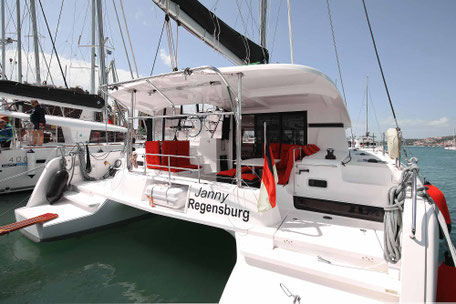 Katamaran, Lagoon 42, Segeltörn, Seemeilentörn, Segelurlaub, Familiensegeln, Katamaran Lagoon 42, Seitenansicht, Charter, Katamarantraining, Skippertraining, Hochseesegeln, Charter Kanaren, Charter Kroatien