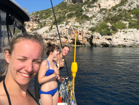 Badespaß Stiniva, Katamaran Lagoon 42, Katamaran Segelurlaub, Katamaran Urlaubsegeln, Katamaran Segeltörn, Katamaran Segelreisen, Katamaranreisen, Katamaran Segelferien, Katamaran Familien Erlebnis, Katamaran Familiensegeln, Katamaran Familienurlaub,   