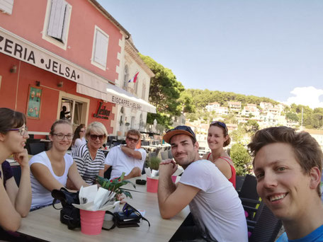 Vis Familiensegeln, Katamaran Segelurlaub, Katamaran Urlaubsegeln, Katamaran Segeltörn, Katamaran Segelreisen, Katamaranreisen, Katamaran Segelferien, Katamaran Familienfreunden, Katamaran Abenteuer, Katamaran Familiensegeln, Katamaran Familienurlaub,