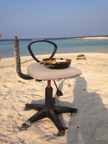 Best way to relax - foundings on the beach - Mahibahdoo - Maldives - travelbees - blog