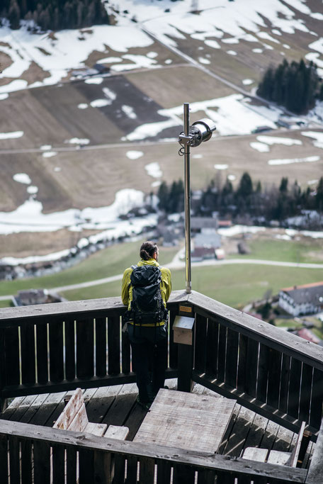 Wandertipp Tirol, Trins im Gschnitztal, ein Seitental des Wipptal: Rundwanderung zur Aussichtsplattform Adlerblick und Sarnthein Wasserfall, ein Ausflugsziel für die ganze Familie