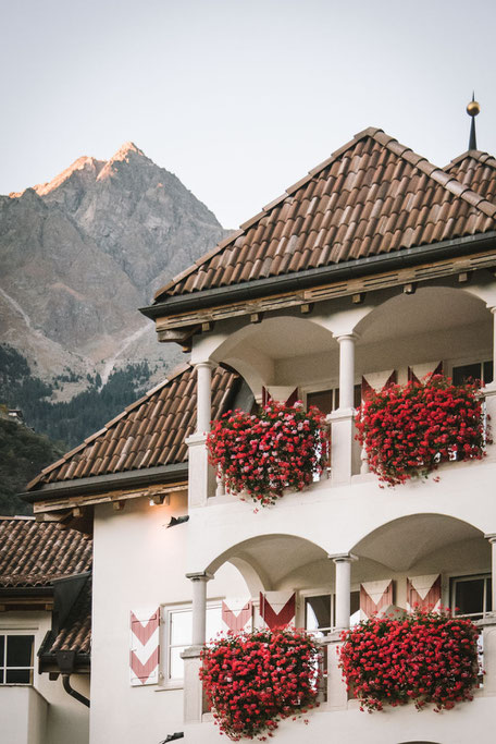 Romantikhotel und Gourmet-Restaurant HANSWIRT, Rabland bei Meran - Vinschgau/Südtirol, HotelStory - HotelReview #mountainhideaways