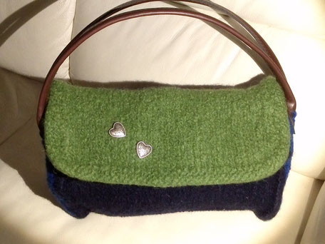 Gestrickte, wasch-gefilzte Trachtentasche