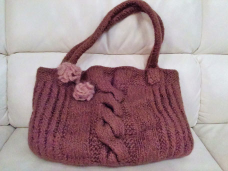 gestrickte und in der Waschmaschine gefilzte Tasche