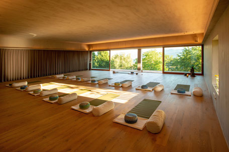 Yoga Wellness Ausblick Entspannung Retreat Meditation