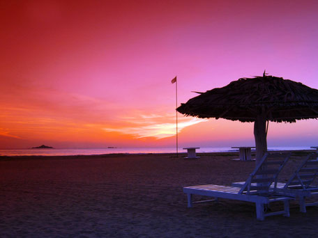 Zonsondergang met prachtige kleurschakering in Tangalle