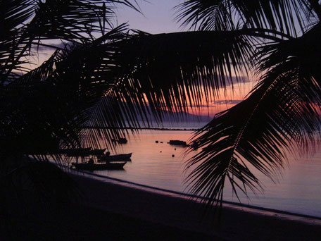 zonsondergang strand Maumere Flores Kleine Sunda eilanden