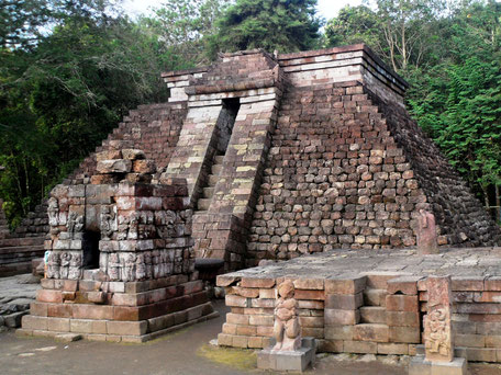 Mystieke Sukuh tempel dichtbij Tawangmanggu