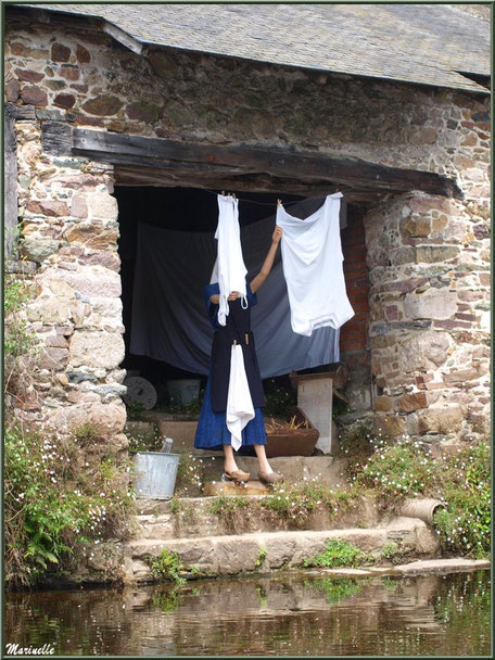 Lavoir et scène lavandière reconstituée sur Le Trieux, Pontrieux, Côte d'Armor (22) 