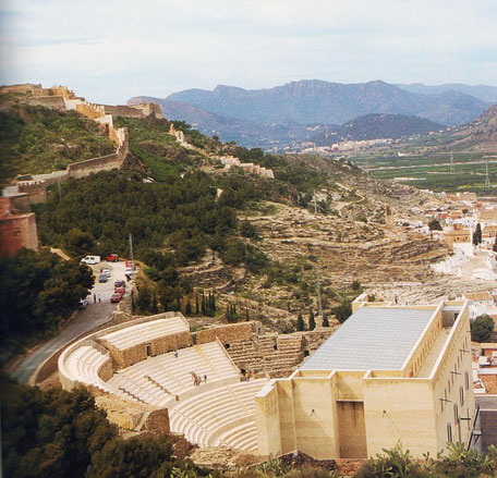 Castillo y teatro romano de la ciudad de Sagunto, en la provincia de Valencia y en la Región valenciana 