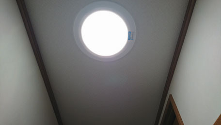 「ソーラチューブ 施工後 太田市 永盛板金自宅 2階廊下」