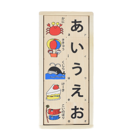 ひらがな積み木は贈り物にぴったり。カラフルな色とイラストで積み木遊びできる知育玩具！ギフト包装と熨斗対応も可能で、出産祝や誕生日祝いにおすすめ。積み木や木製玩具は知育に役立ち、赤ちゃんから1歳半まで楽しめます。英語やひらがなの学習にも最適です。手作りの創造的な遊びで空間認識能力を発達させましょう。NOKUBIの積み木はモンテッソーリ教育に基づいており、女の子も男の子も喜ぶおもちゃです。発達や指先の動きを育み、認知症予防にも効果的です。親子の絆を深めるプレゼントとして、誕生日にぜひお選びください。