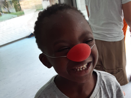 ASBL Enfants d'un même père - Clown thérapie avec Sylvie Moriamé