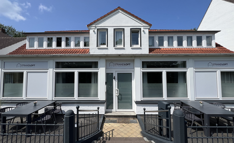 Gemeinschaftsterrasse vor dem Strandloft EINS – sonnig, ruhig und modern möbliert - Strandloft EINS Norderney Ferienwohnungen