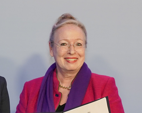 Maren Kern, hier bei der DESWOS Mitgliederversammlung 2023 in Berlin