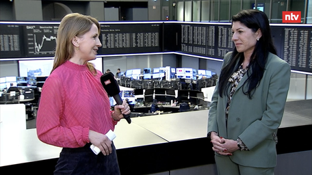 Sabrina Marggraf Moderatorin von ntv an der Börse Frankfurt im Gespräch mit Finanzberaterin Melanie Schneider von Eloquent Invest