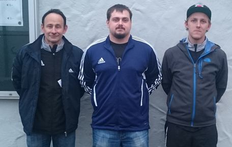 Das neue Trainergespann von rechts nach links: Nico Zippold (Trainer), Philip Schwarz (Co- und Torwarttrainer), Ralf Fischer (Betreuer).